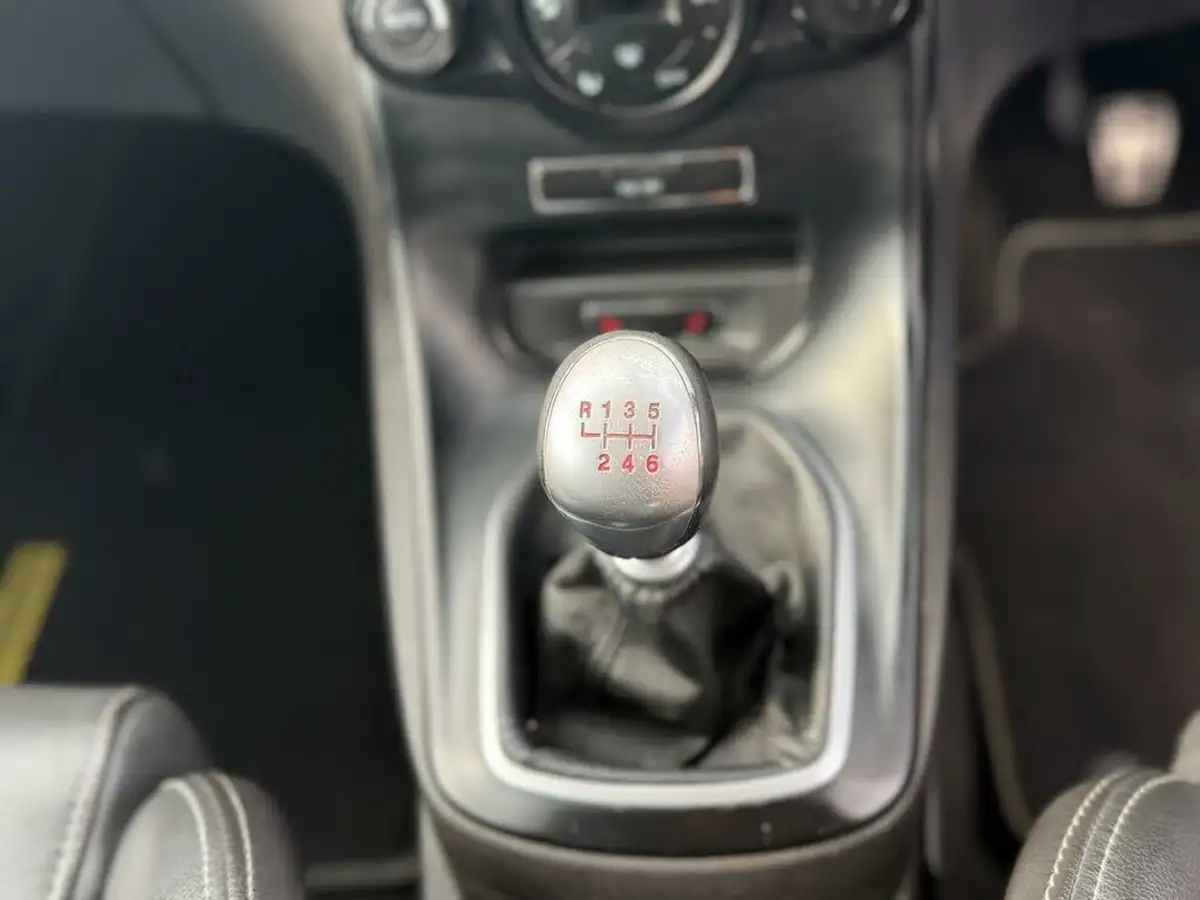 2014-ford-fiesta-16-st-3-big-36