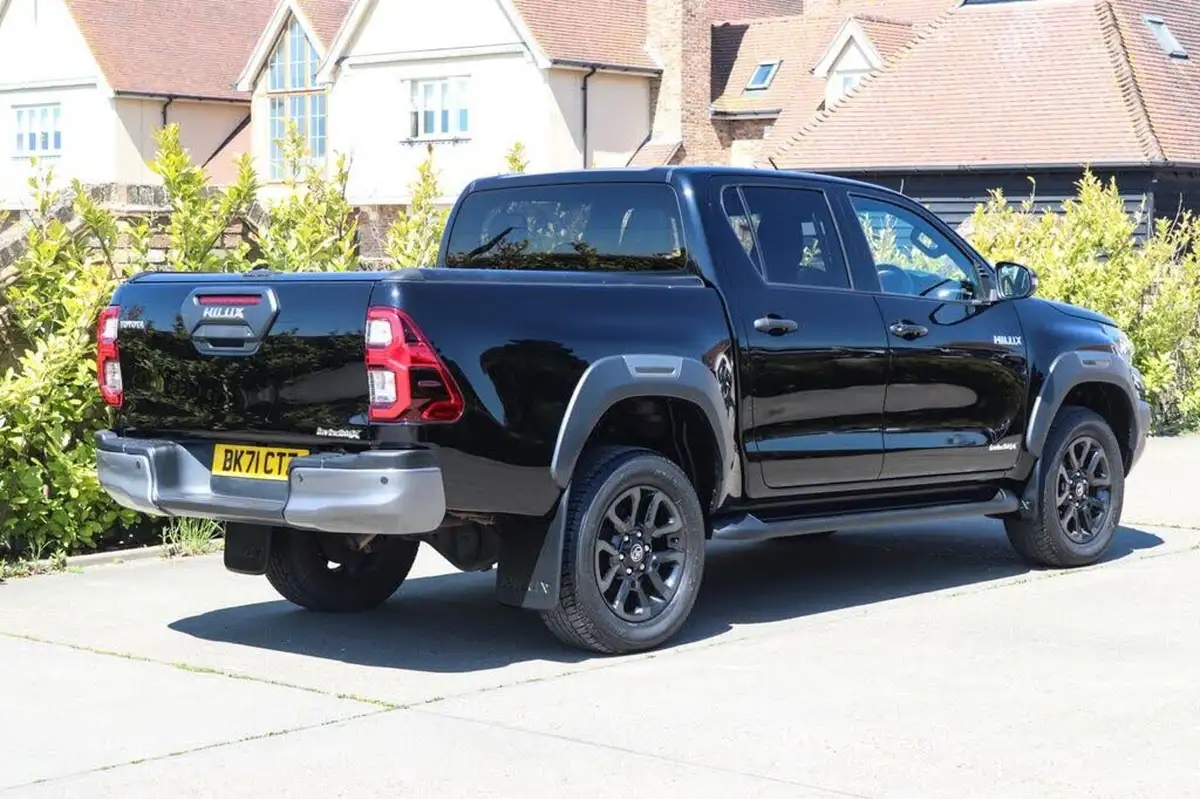 2021-toyota-hi-lux-28d-4d-invincible-x-at35-204hpeu6dt-e-big-11