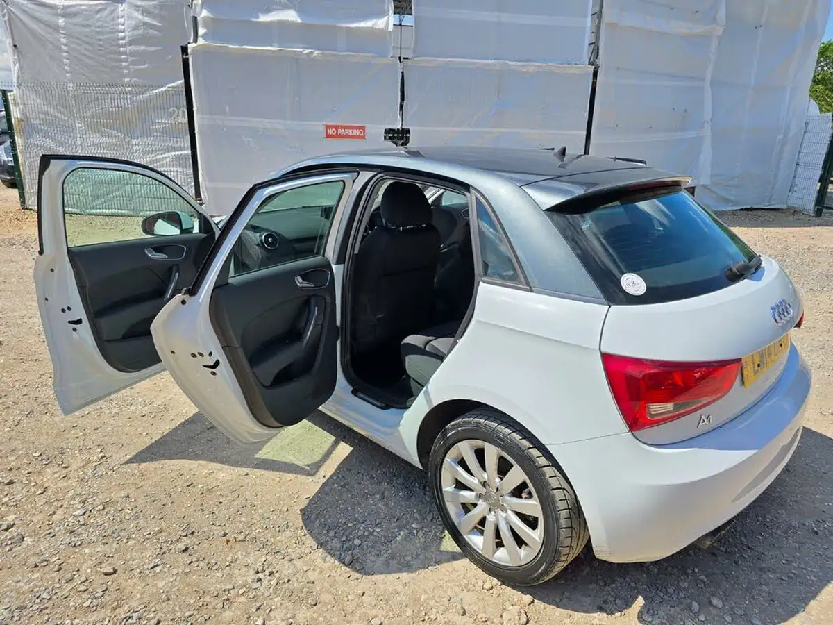 2014-audi-a1-big-11