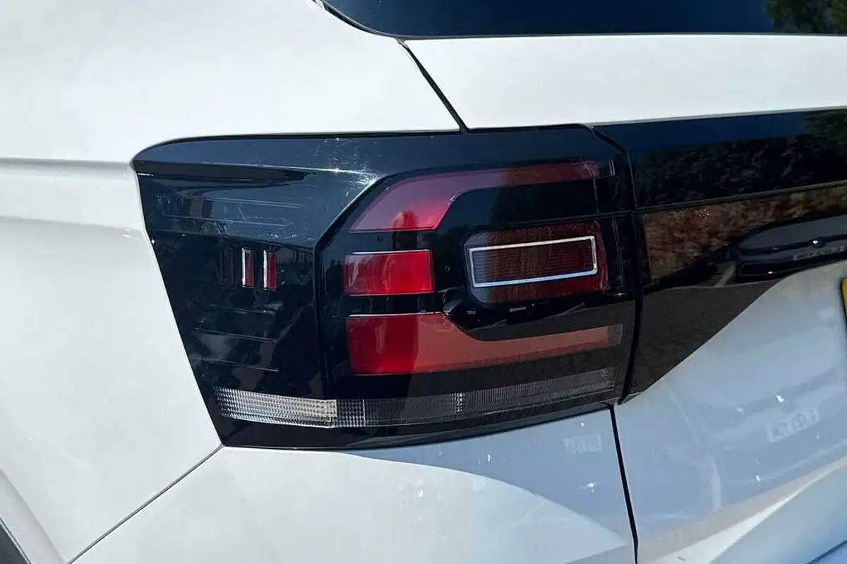 2022-volkswagen-t-cross-15-tsi-r-line-big-21
