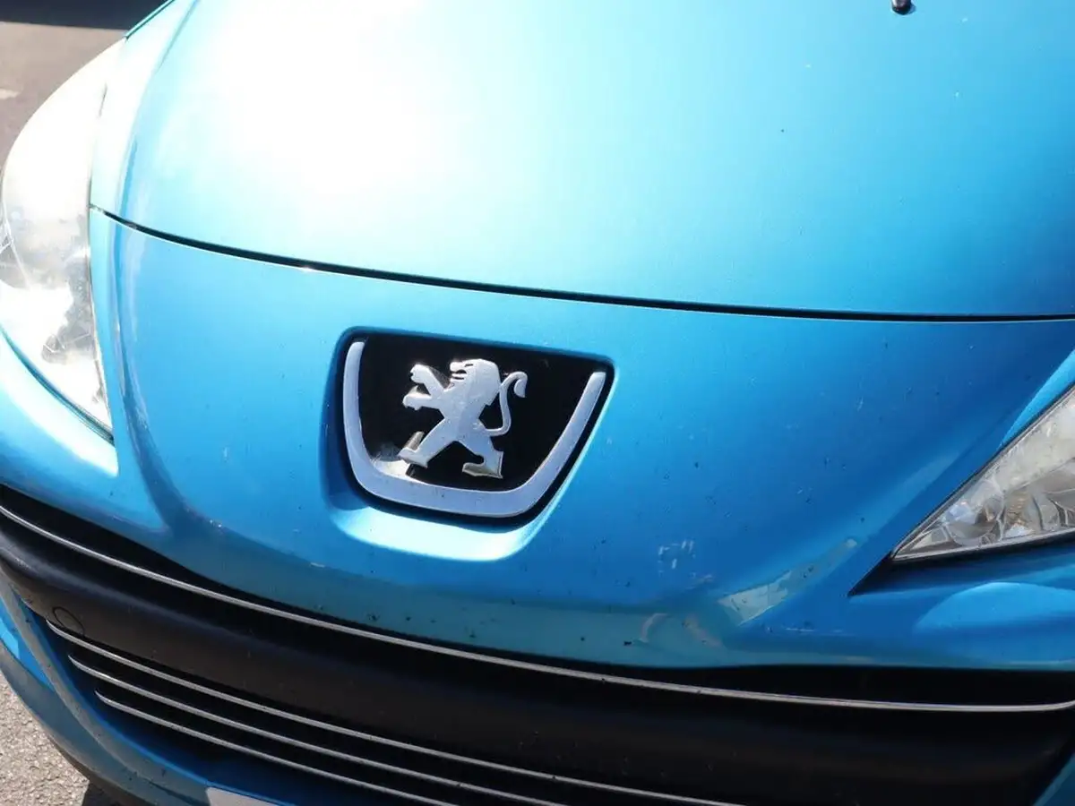 2011-peugeot-207-cc-16-sport-vti-big-13