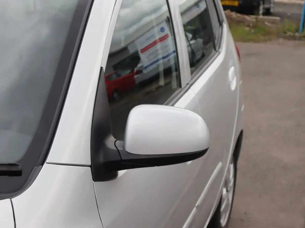 2012-hyundai-i10-12-style-85bhp-big-15