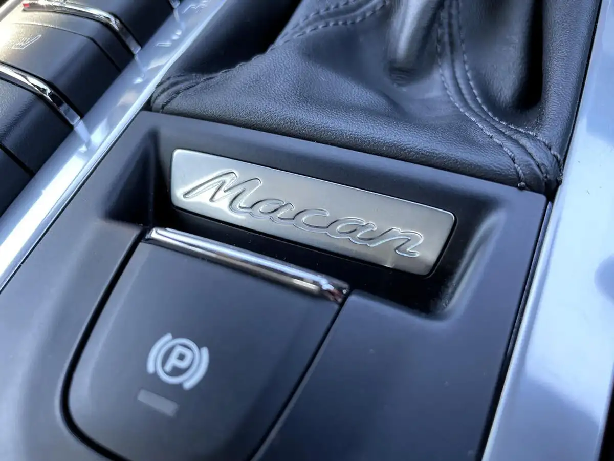 2021-porsche-macan-30-s-big-48