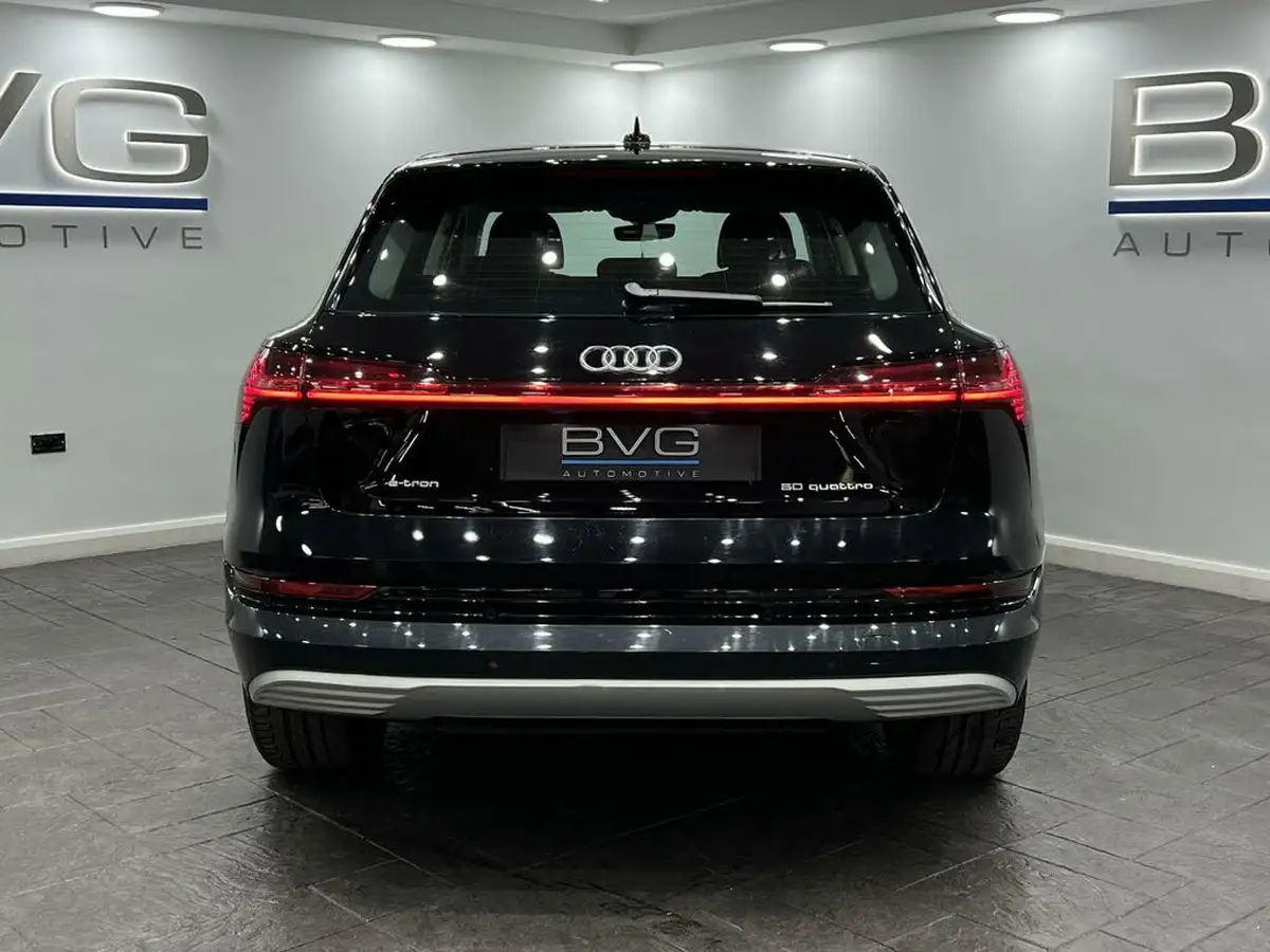 2021-audi-e-tron-50e-technik-station-wagon-big-10