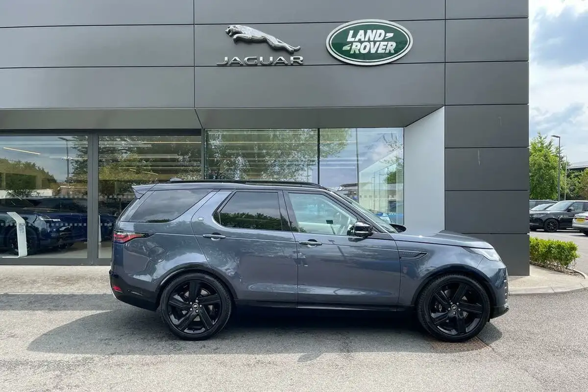 2025-land-rover-discovery-30-d350-metropolitan-edition-big-1