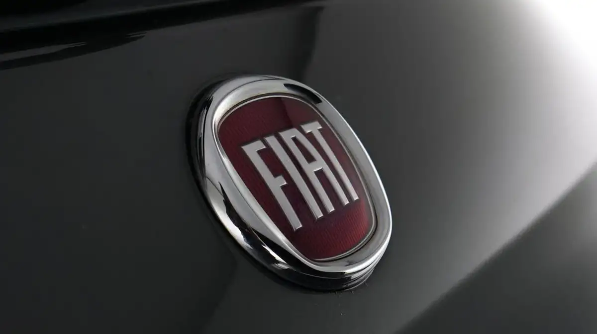 2021-fiat-500-10-lounge-big-19