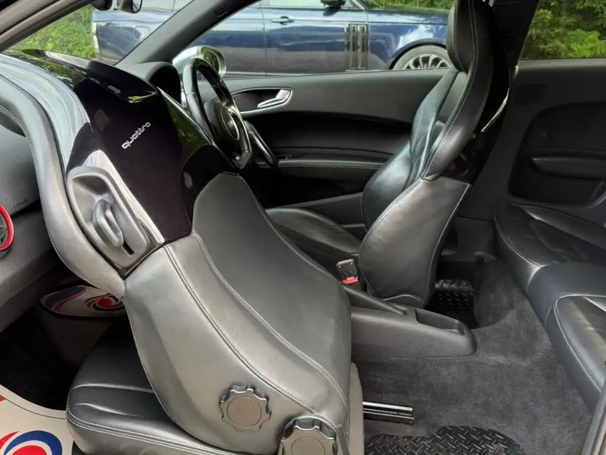 2015-audi-a1-20-s1-hatchback-3d-big-30
