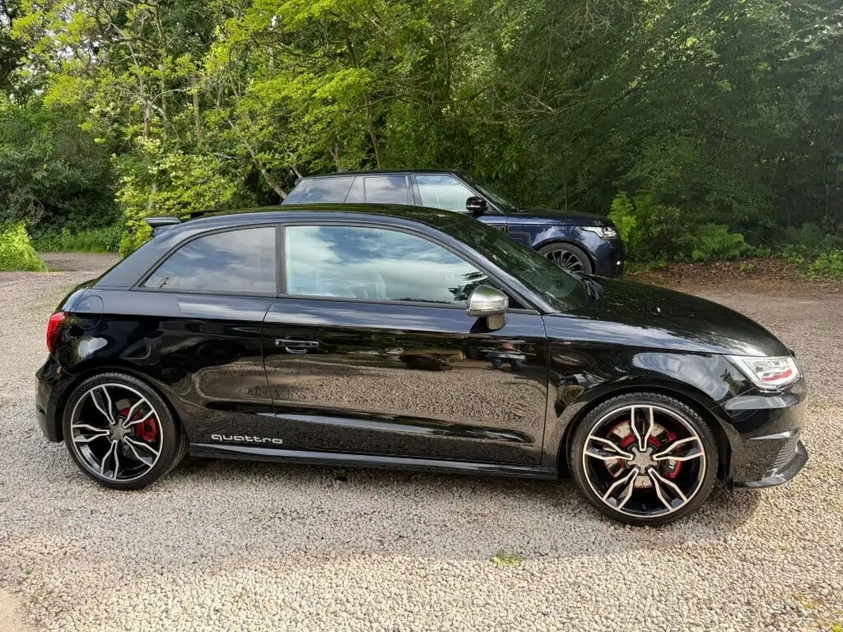 2015-audi-a1-20-s1-hatchback-3d-big-2