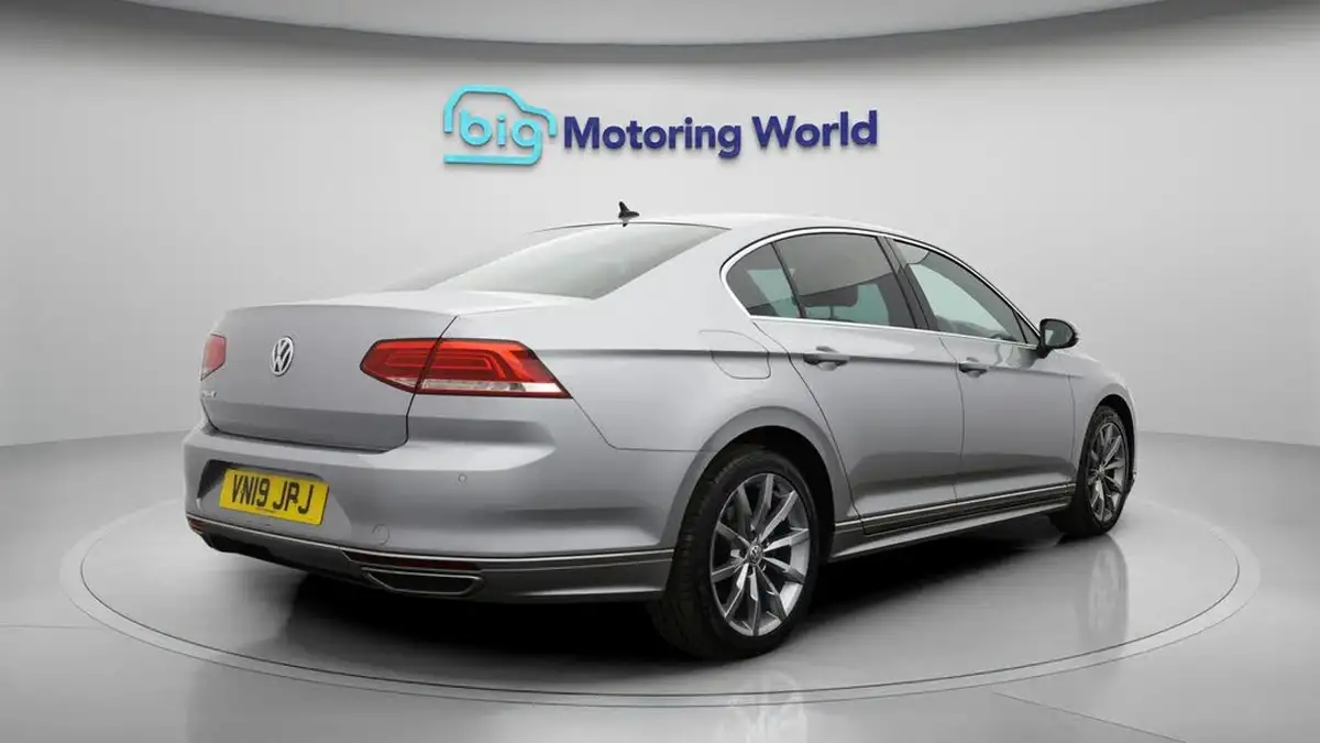 2019-volkswagen-passat-20tdi-r-line-150ps-scr-saloon-4d-big-7