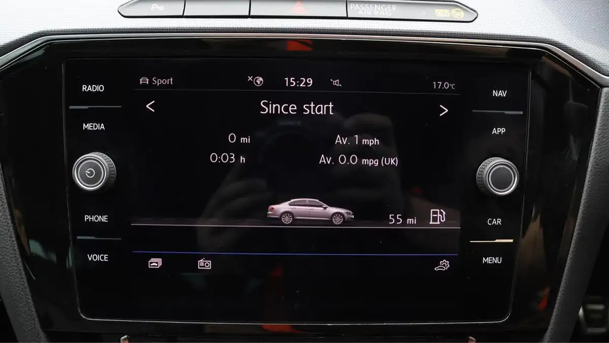 2019-volkswagen-passat-20tdi-r-line-150ps-scr-saloon-4d-big-11