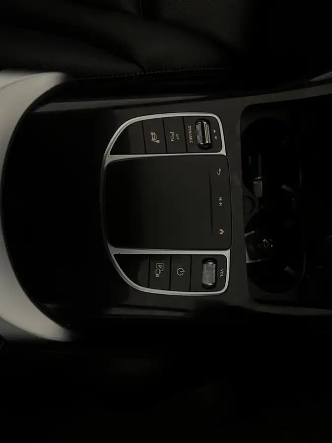 2022-mercedes-benz-eqc-e-eqc-400-sport-big-42