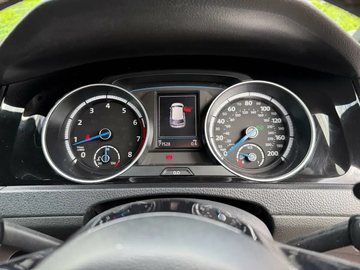 2016-volkswagen-golf-20-tsi-r-4motion-bmt-ss-hatchback-5d-dsg-big-14