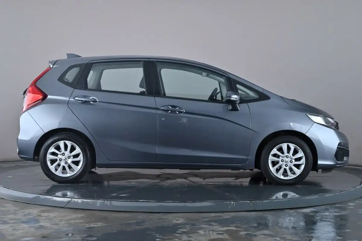 2018-honda-jazz-13-i-vtec-se-navi-big-2