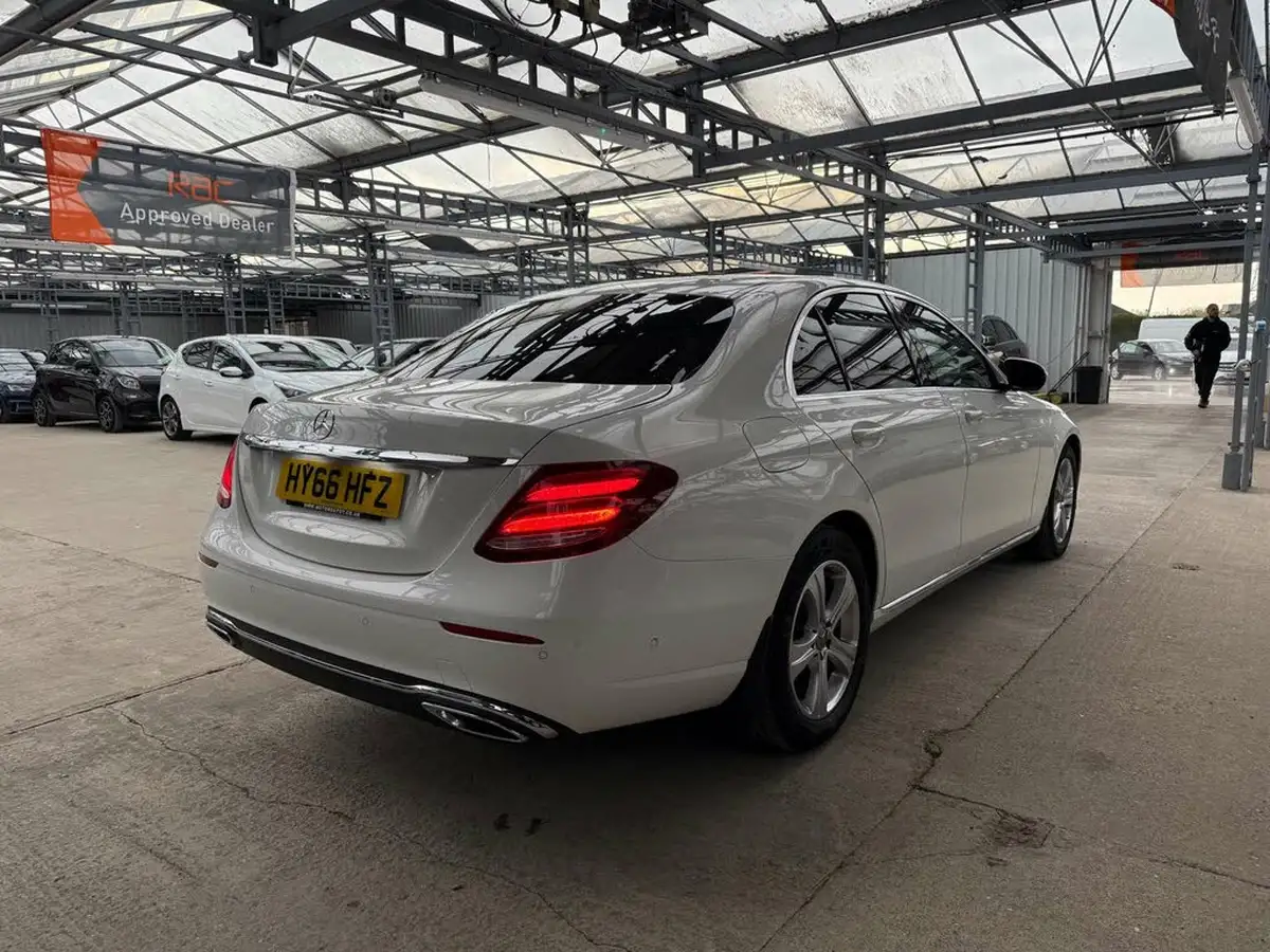 2017-mercedes-benz-e-class-20d-e220d-se-ss-saloon-4d-big-5