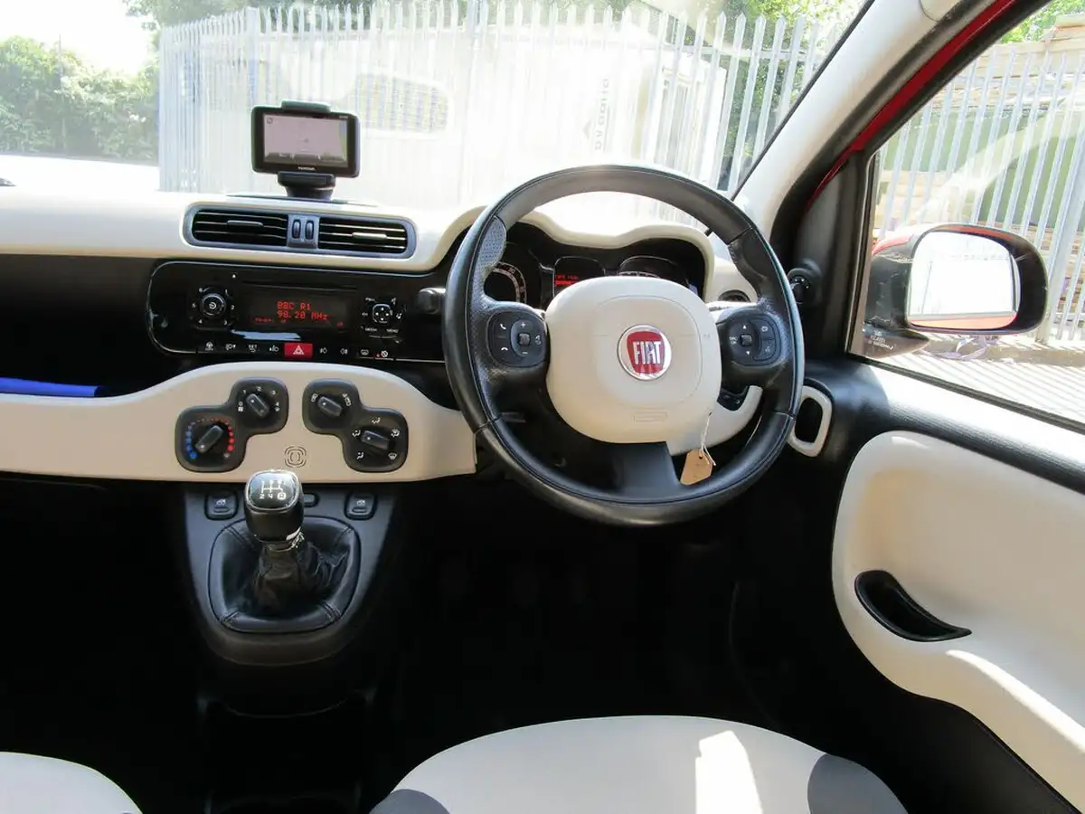 2012-fiat-panda-09-lounge-big-13