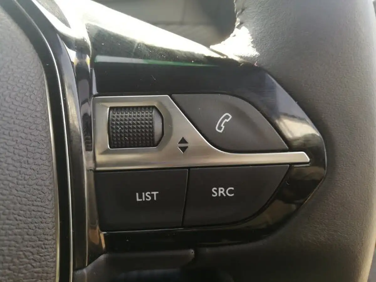 2024-peugeot-2008-suv-12-puretech-allure-130ps-big-12