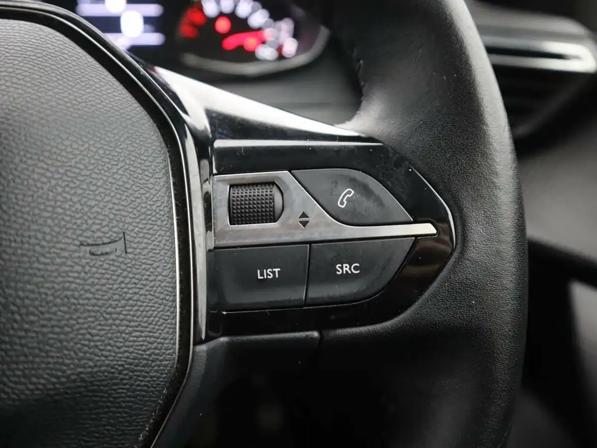2022-peugeot-2008-suv-12-puretech-active-premium-big-32