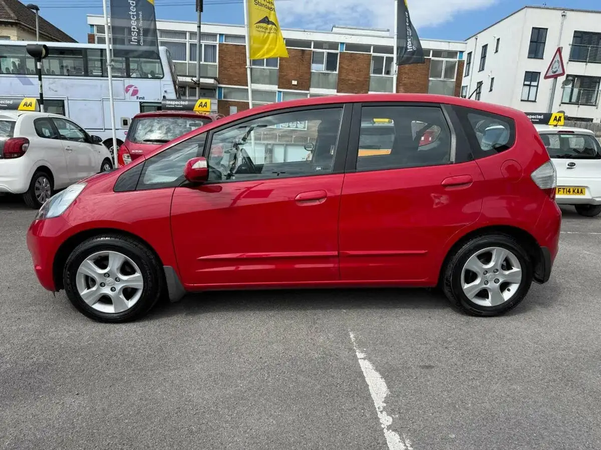 2010-honda-jazz-14-es-t-big-6