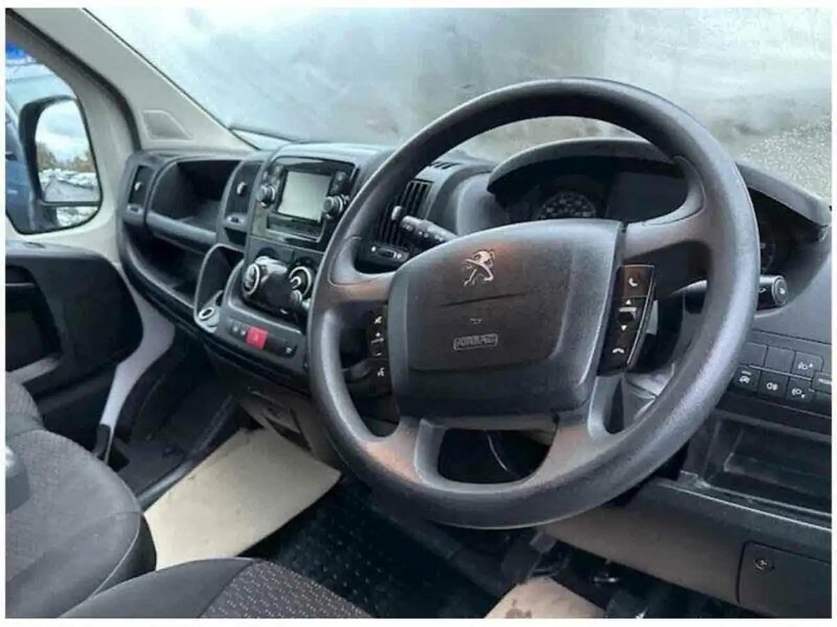 2021-peugeot-boxer-22-bluehdi-professional-335-l3-h2-140bhpeu6dt-panel-big-11