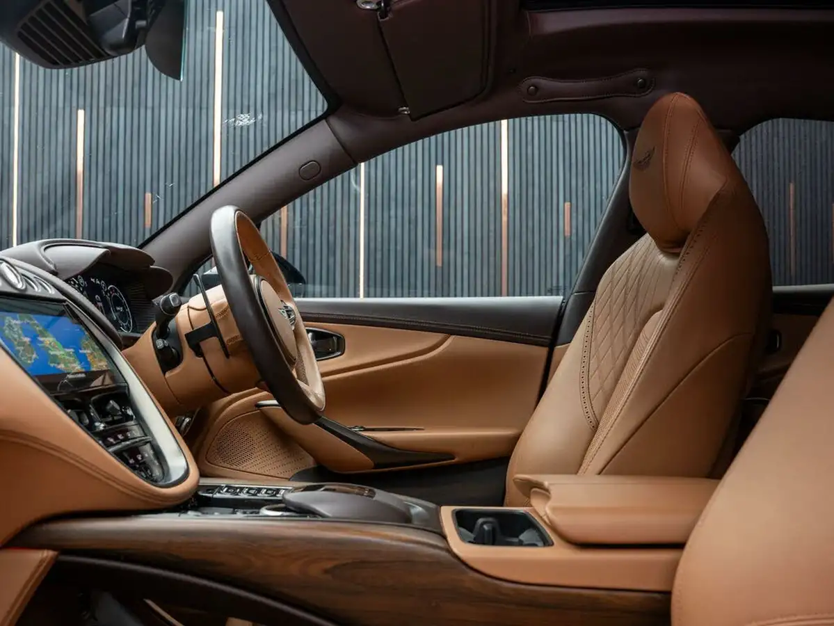 2021-aston-martin-dbx-40-v8-big-39