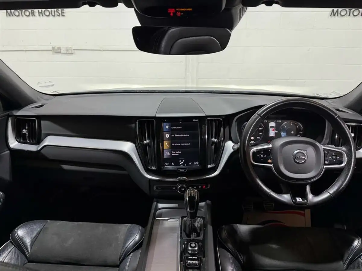 2018-volvo-xc60-20td-d4-r-design-4x4-big-2