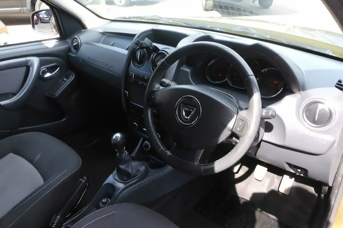 2016-dacia-duster-15dci-laureate-110hp-eu6-4x4-window-van-big-15