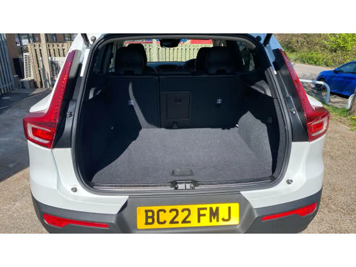 2022-volvo-xc40-15-t4-inscription-big-16