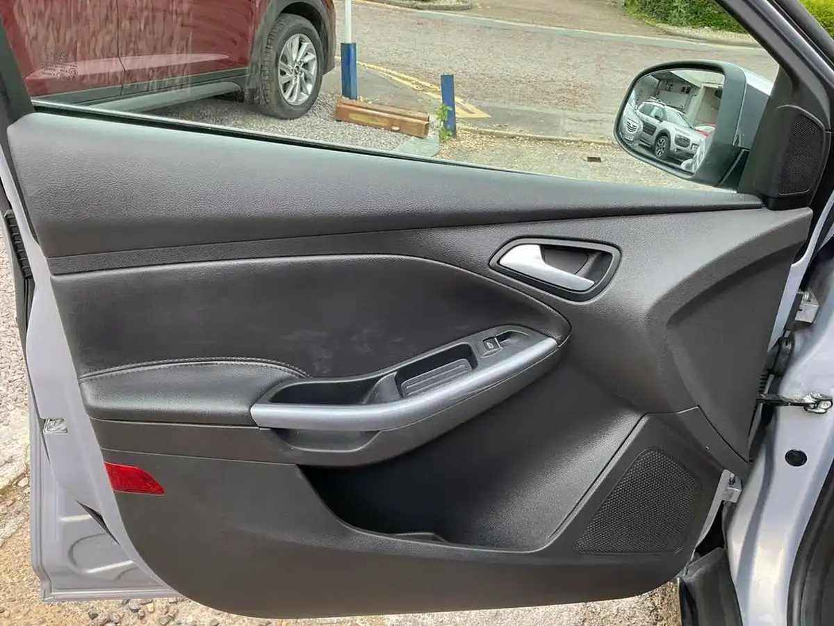 2013-ford-focus-20td-titanium-x-estate-powershift-big-13