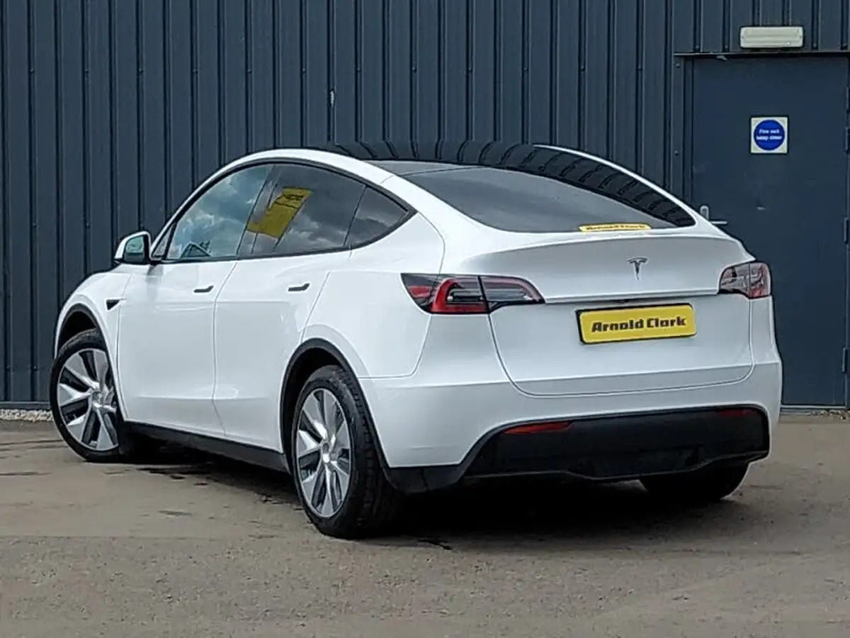 2023-tesla-model-y-e-rwd-big-1