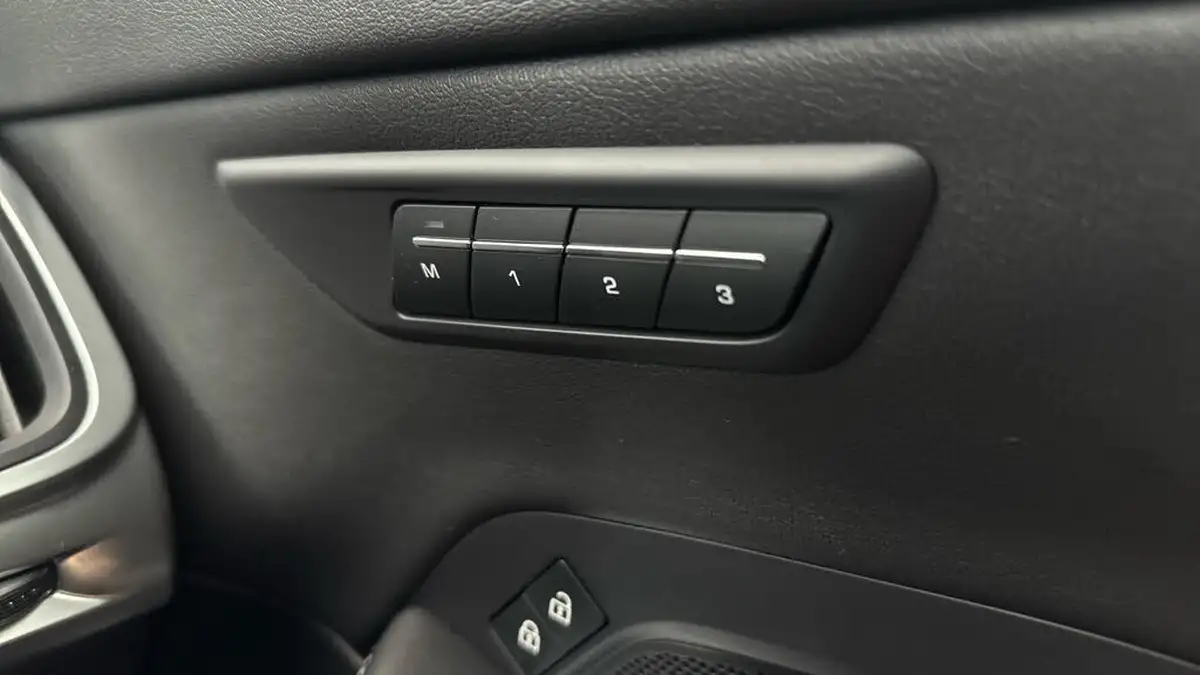 2021-jaguar-e-pace-20-d200-r-dynamic-se-big-22