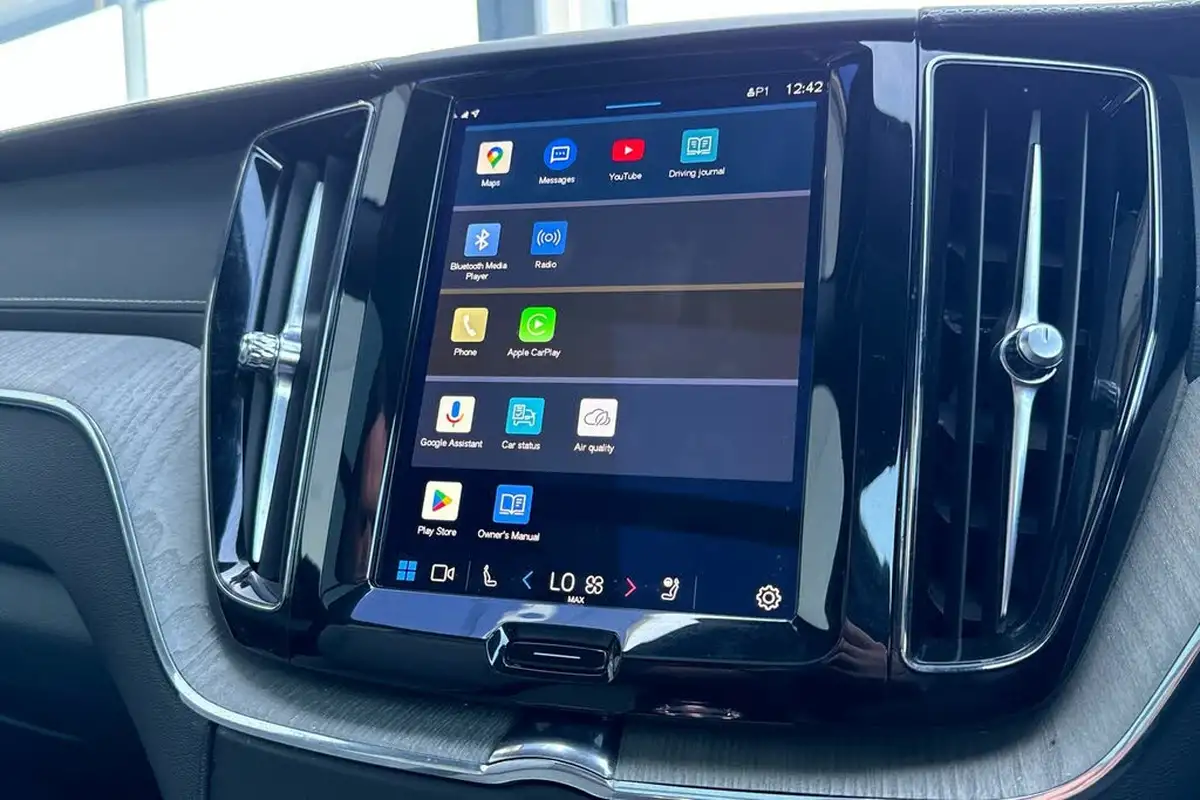 2023-volvo-xc60-20-t8-ultimate-dark-big-22