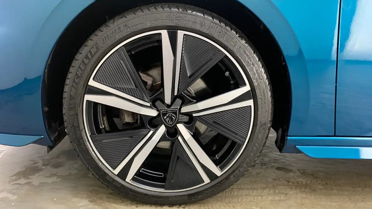 2024-peugeot-308-12-puretech-gt-130ps-ss-eat8-big-5