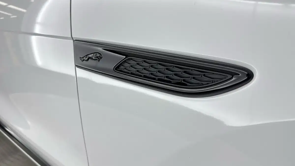 2024-jaguar-f-pace-20-d200-r-dynamic-se-black-90th-anniversary-edition-big-29