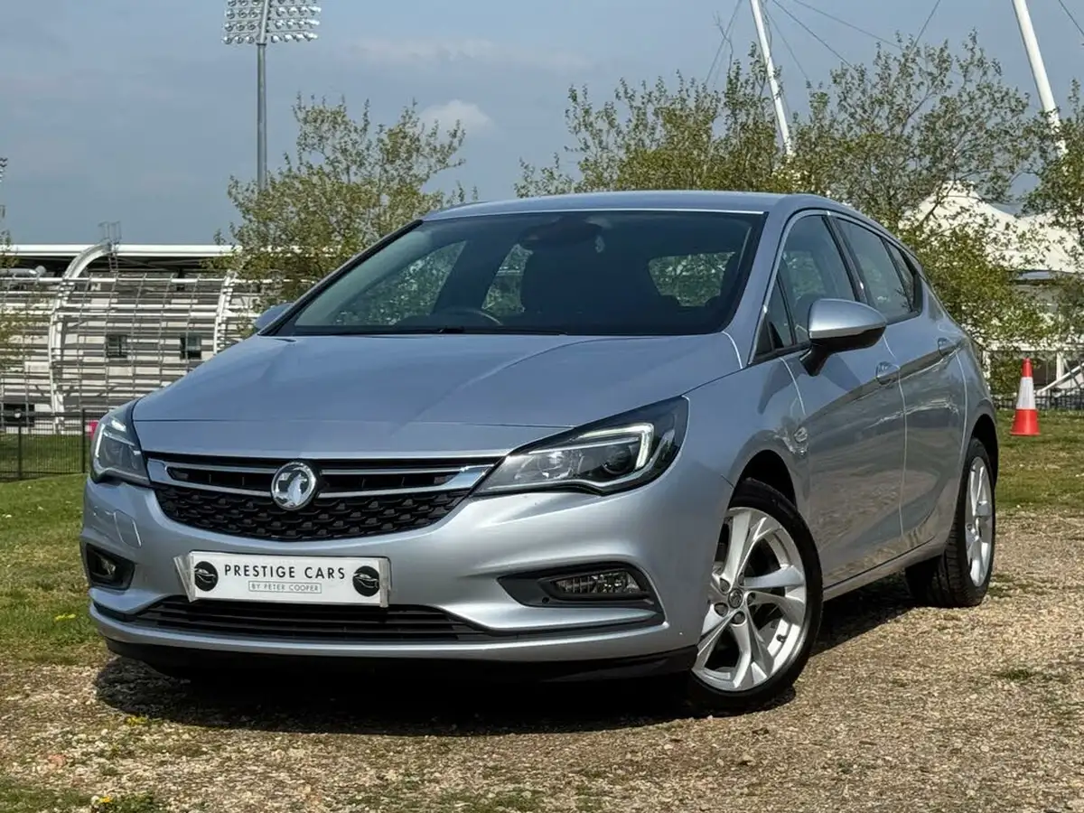 2019-vauxhall-astra-14i-16v-turbo-sri-nav-ss-hatchback-big-2