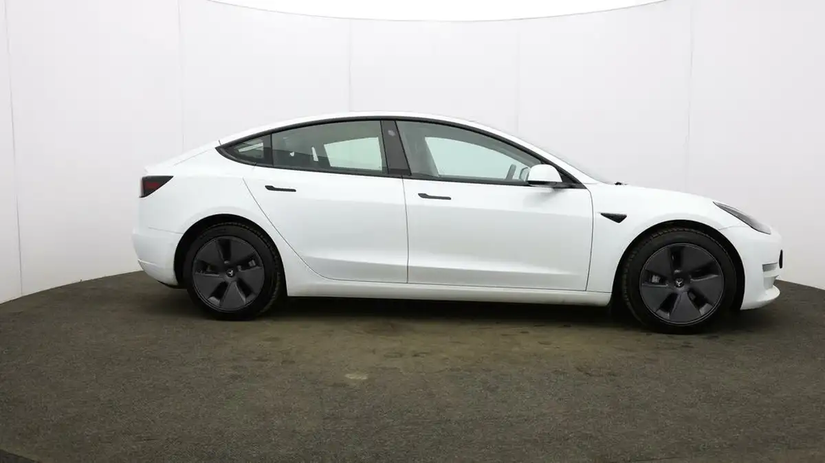 2022-tesla-model-3-e-long-range-big-51