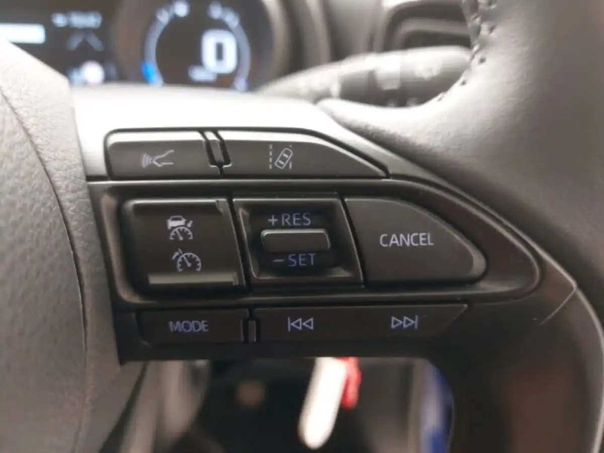 2022-toyota-yaris-15-vvt-i-design-big-18