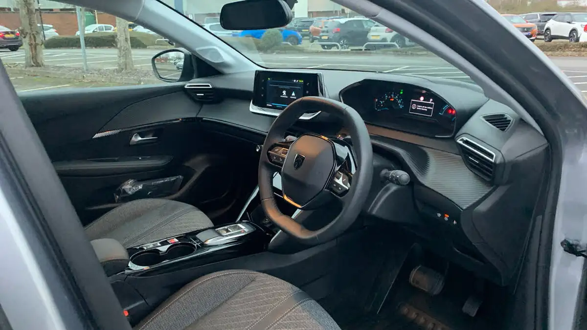 2024-peugeot-208-e-e-style-big-10