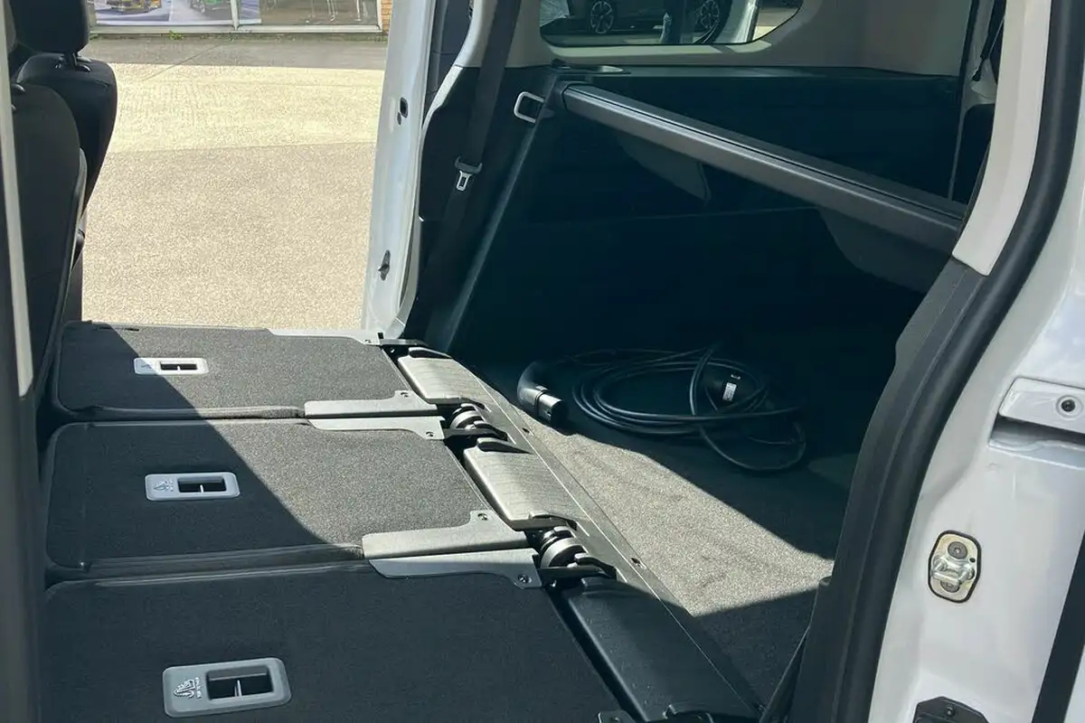 2024-vauxhall-combo-life-e-ultimate-xl-7st-big-46