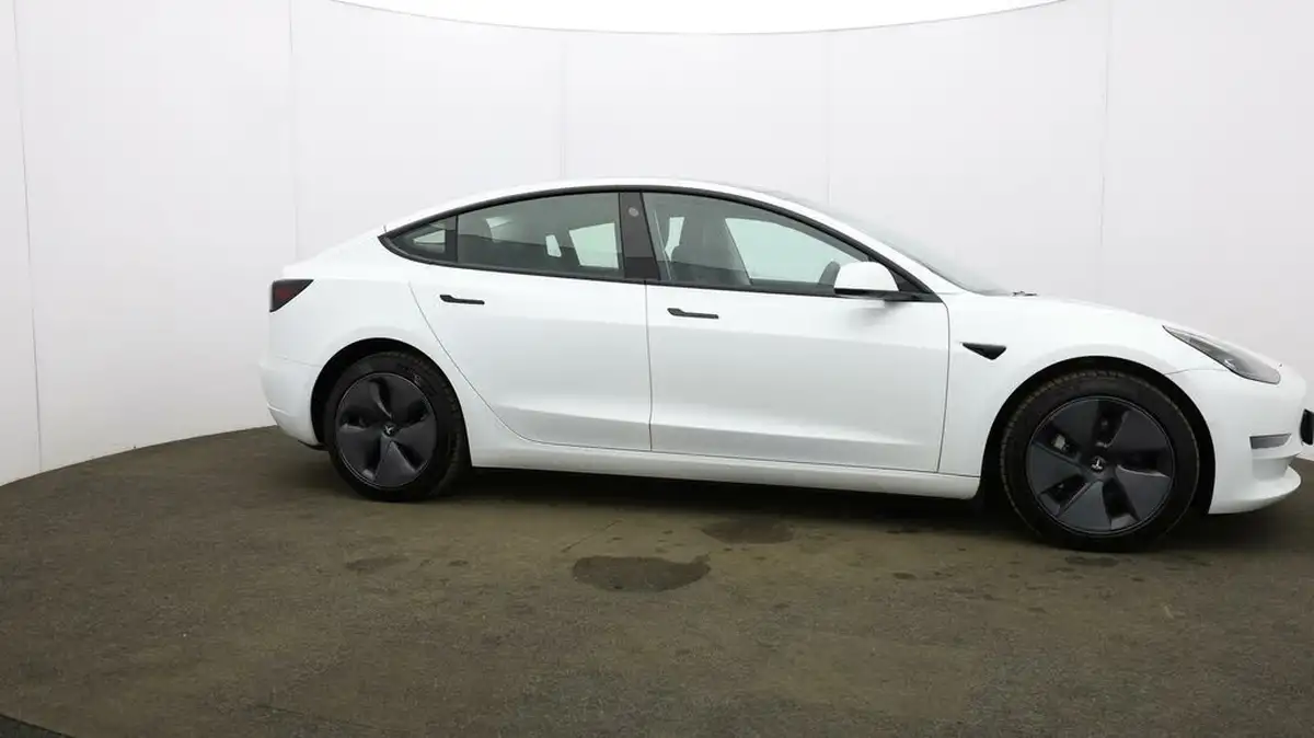 2022-tesla-model-3-e-long-range-big-50