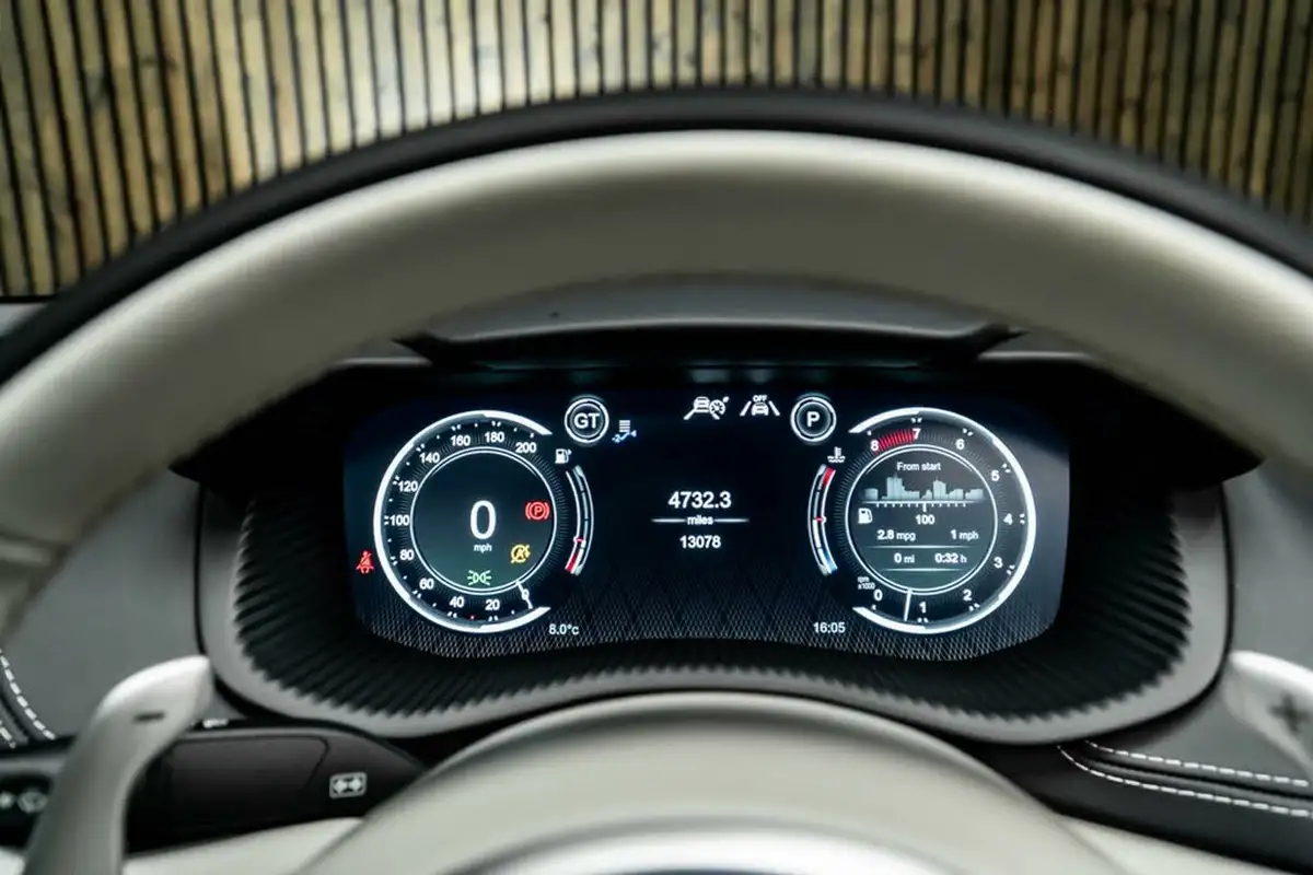 2022-aston-martin-dbx-40-v8-big-33