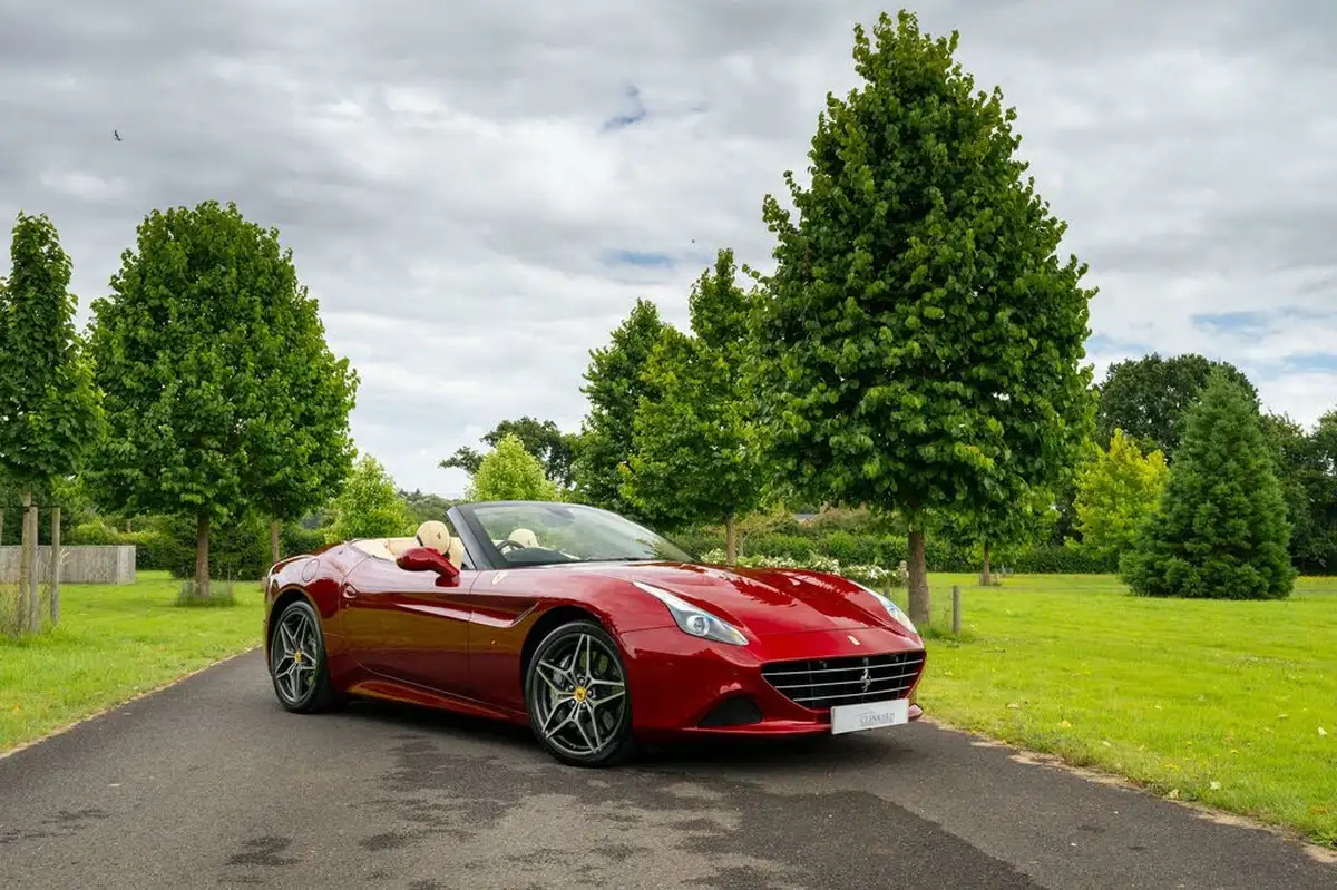 2015-ferrari-california-39-t-big-11