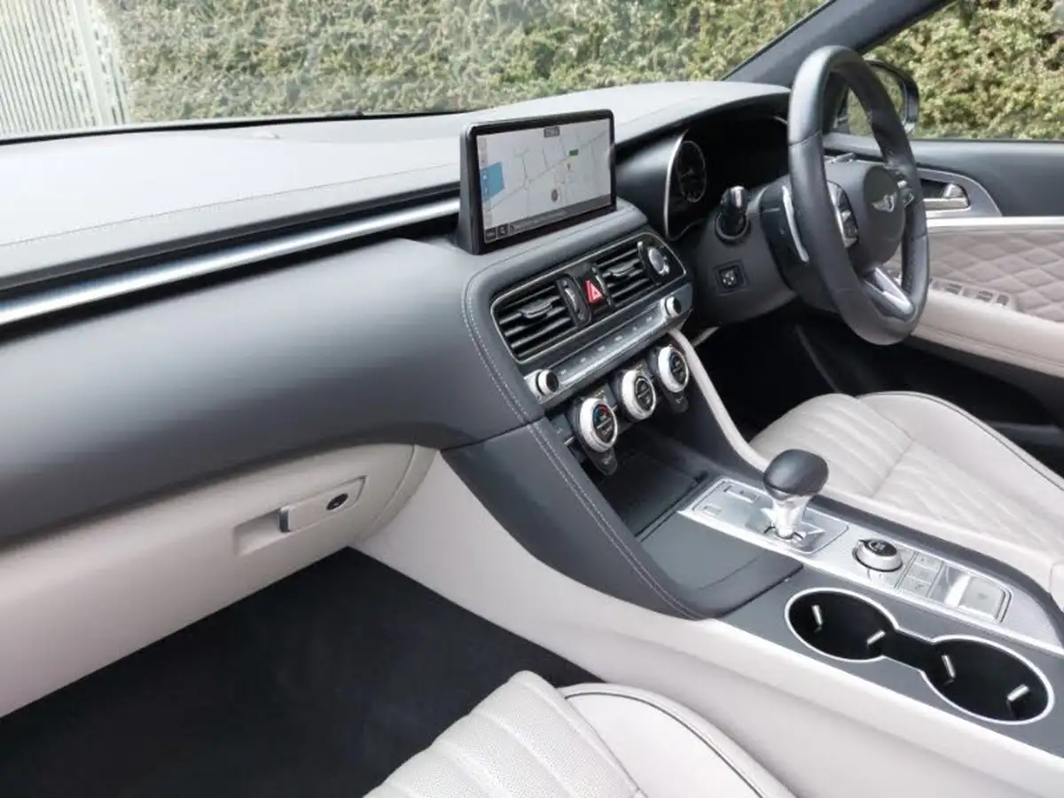 2021-genesis-g70-20-t-premium-line-saloon-4d-big-4