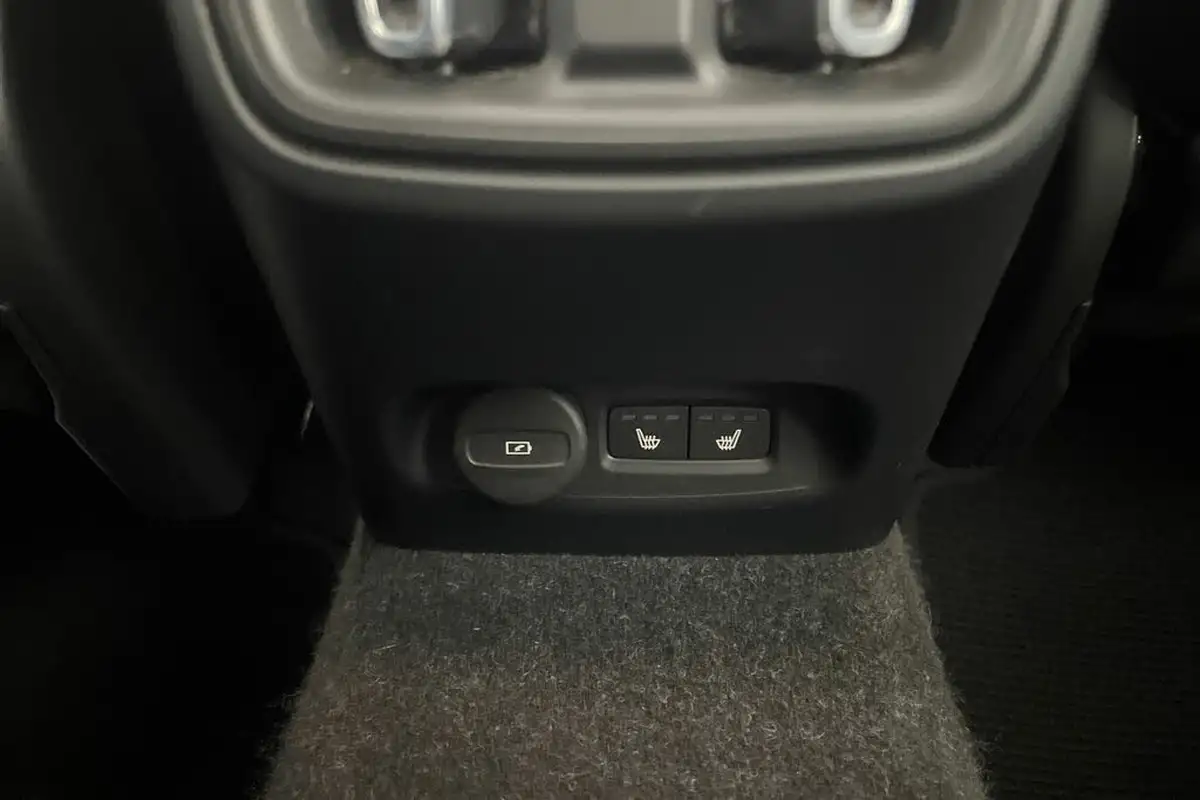 2022-volvo-c40-e-twin-recharge-pro-big-27
