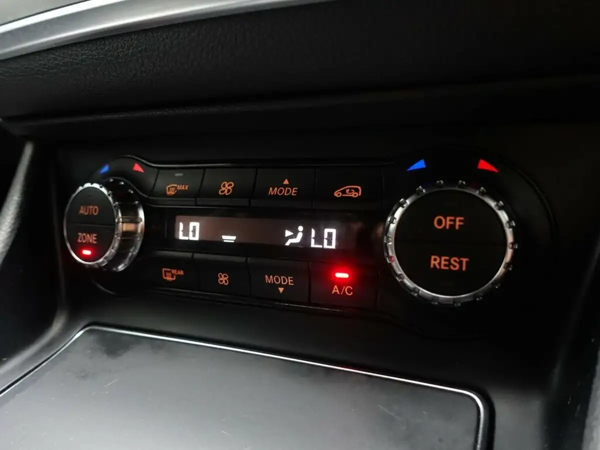 2017-mercedes-benz-gla-class-21d-gla-200d-amg-line-ss-big-21