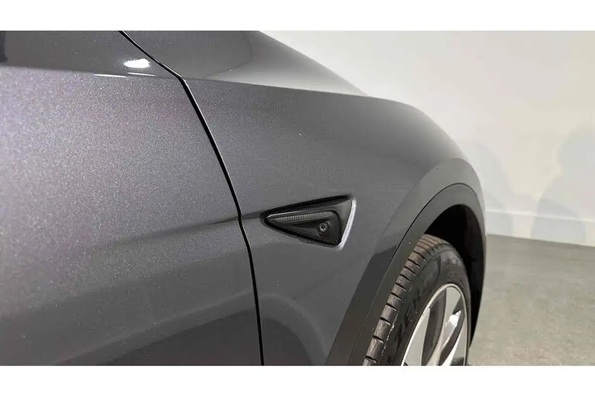 2022-tesla-model-y-e-long-range-big-12