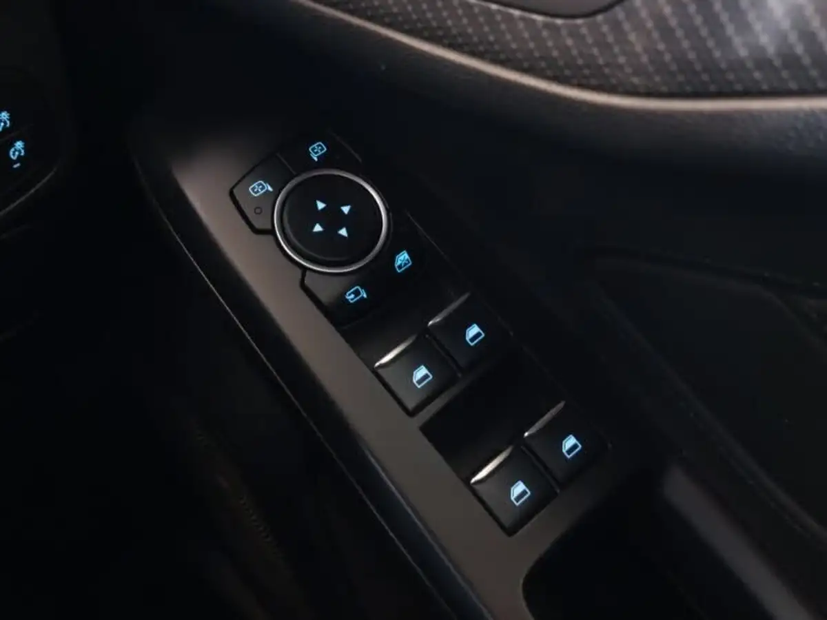 2020-ford-focus-10t-st-line-x-hatchback-big-12