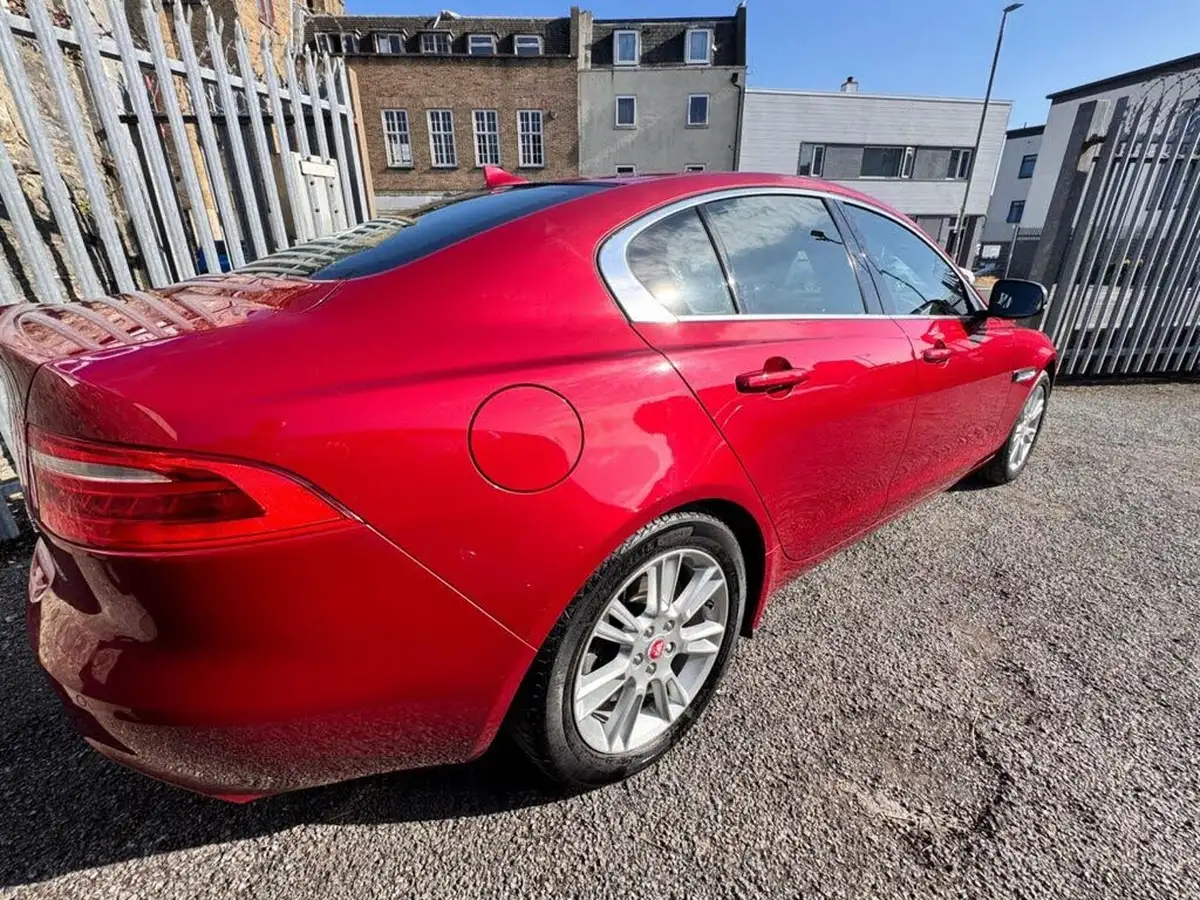 2015-jaguar-xe-20-prestige-big-23