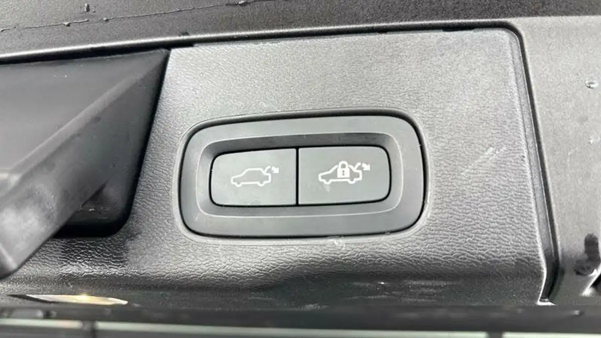 2021-volvo-xc60-20-t8-polestar-engineered-405bhp-twin-engine-big-33