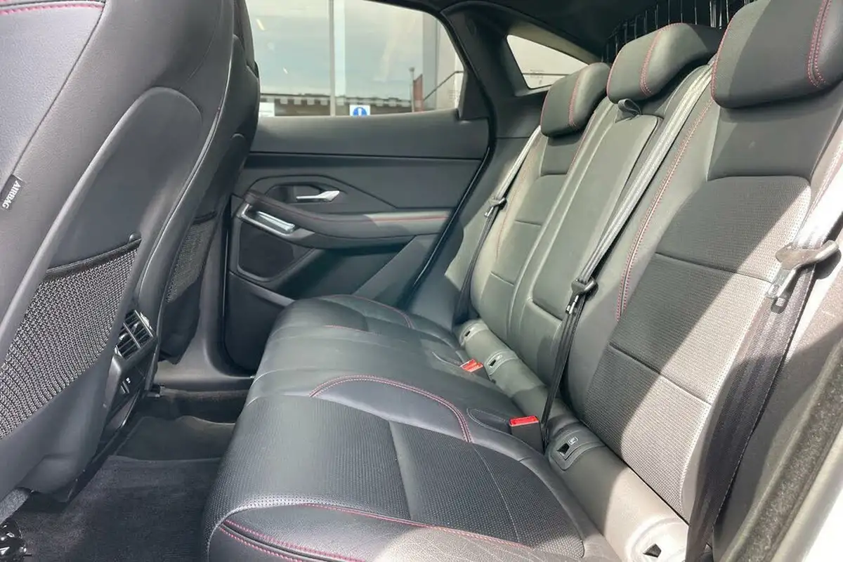 2019-jaguar-e-pace-20-i4d-chequered-flag-150ps-big-35