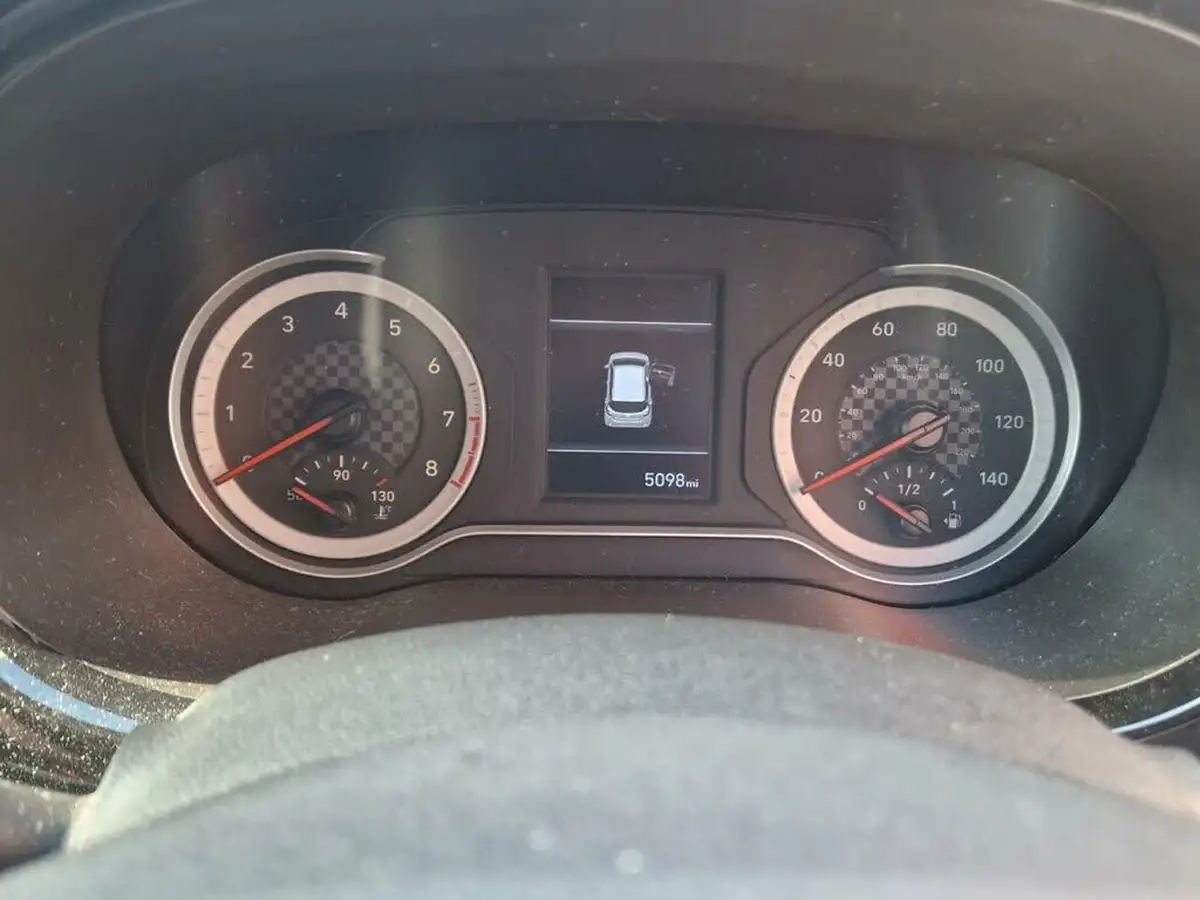 2021-hyundai-i10-10-se-connect-big-15